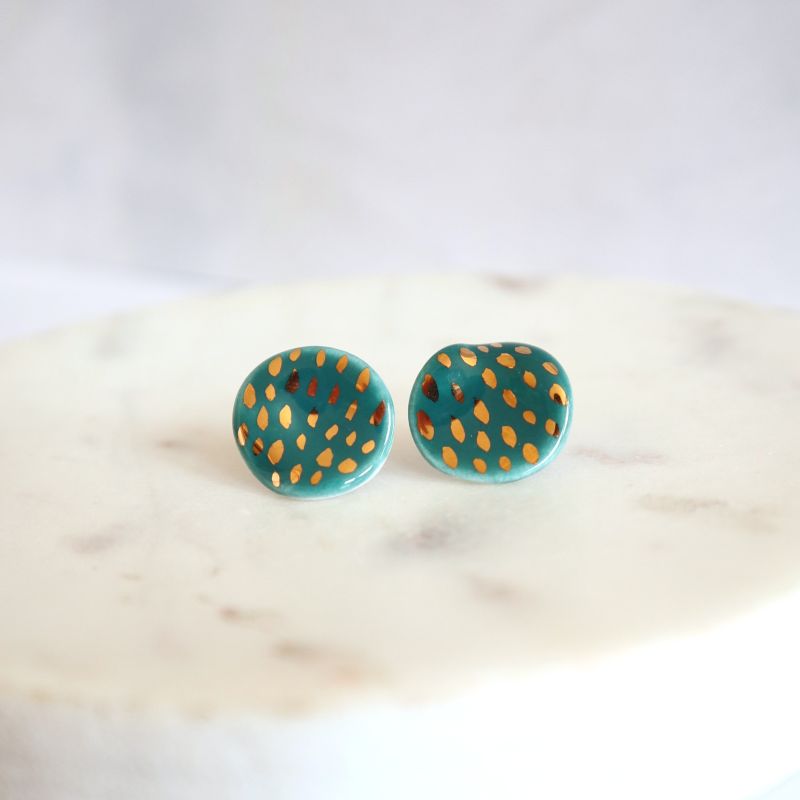 Nina Bosch 南アフリカ陶器 Petalピアス(Green Gold Dots) – Cradle