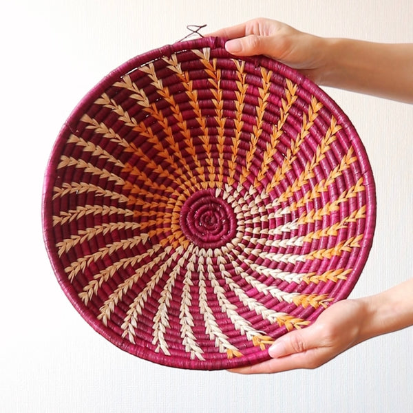 南アフリカ雑貨　手編みカゴ（Magenta/Orange/White）