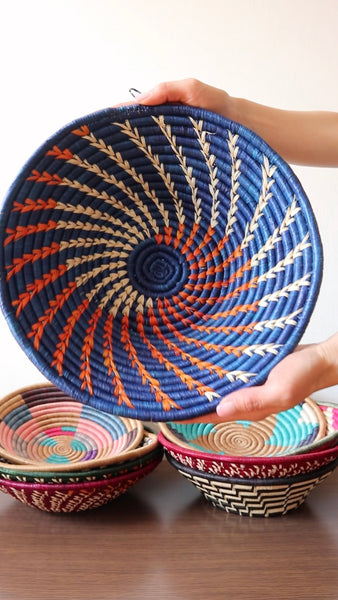 南アフリカ雑貨　手編みカゴ（Blue/Orange/White）