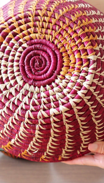 南アフリカ雑貨　手編みカゴ（Magenta/Orange/White）
