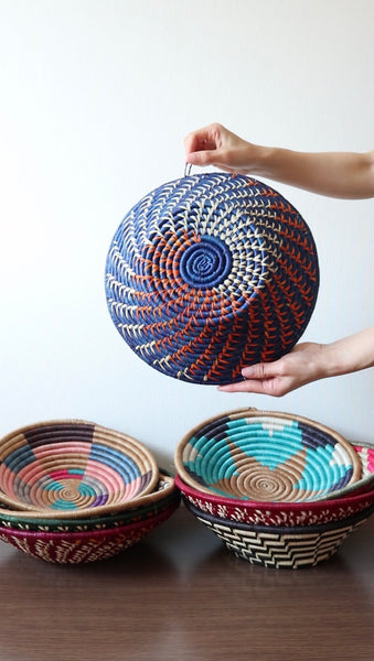 南アフリカ雑貨　手編みカゴ（Blue/Orange/White）