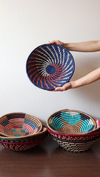 南アフリカ雑貨　手編みカゴ（Blue/Orange/White）