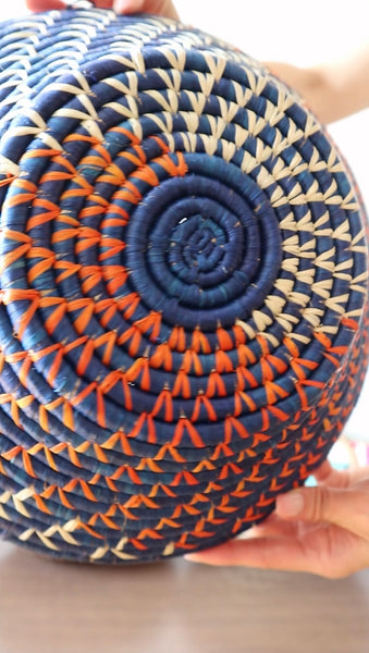 南アフリカ雑貨　手編みカゴ（Blue/Orange/White）