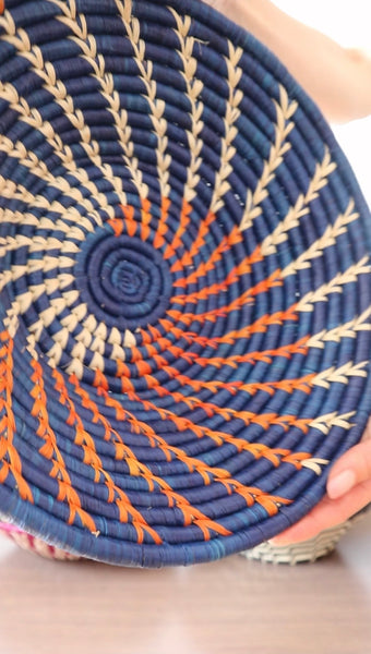 南アフリカ雑貨　手編みカゴ（Blue/Orange/White）