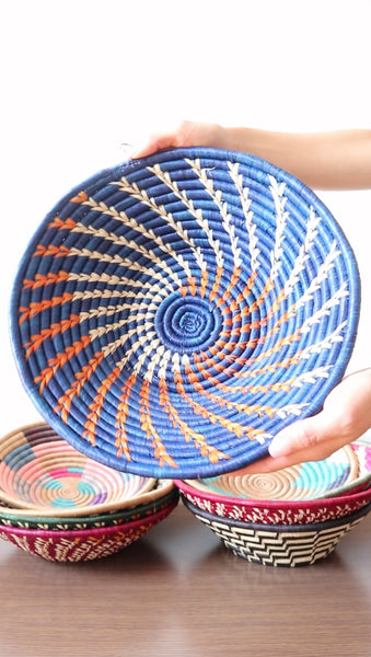 南アフリカ雑貨　手編みカゴ（Blue/Orange/White）