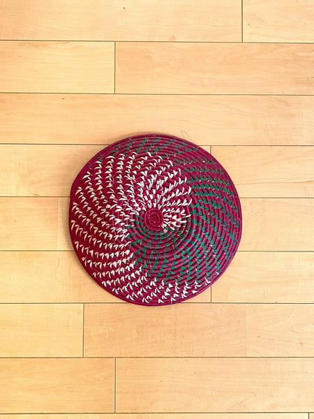 南アフリカ雑貨　手編みカゴ（Magenta/Green/White）