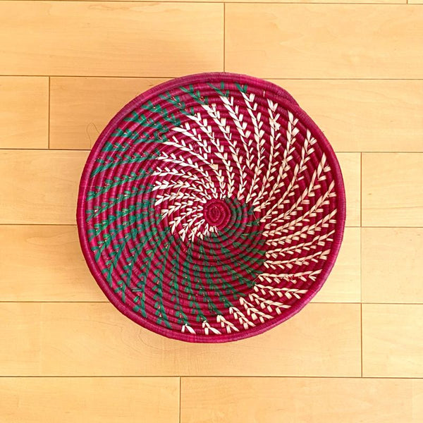 南アフリカ雑貨　手編みカゴ（Magenta/Green/White）