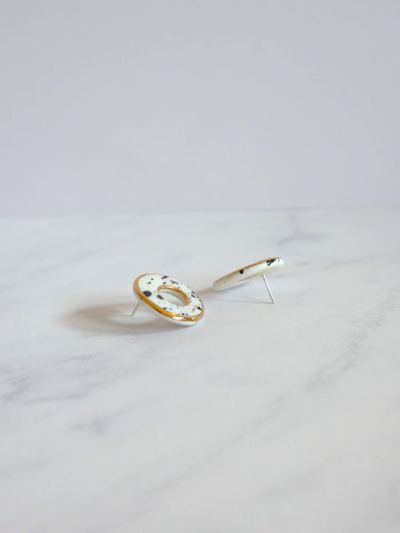 Nina Bosch 南アフリカ陶器 ラウンド ドーナツ ピアス(Nguni)