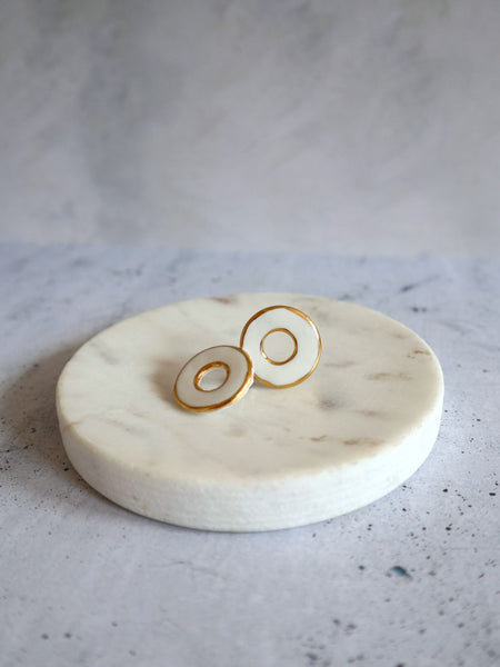 Nina Bosch 南アフリカ陶器 ラウンド ドーナツ ピアス(White)
