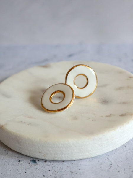 Nina Bosch 南アフリカ陶器 ラウンド ドーナツ ピアス(White)