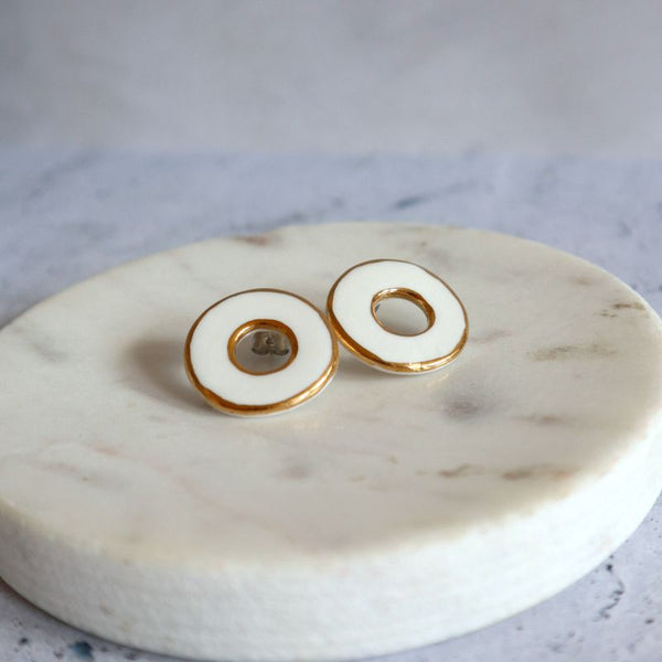 Nina Bosch 南アフリカ陶器 ラウンド ドーナツ ピアス(White)