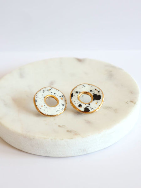 Nina Bosch 南アフリカ陶器 ラウンド ドーナツ ピアス(Nguni)