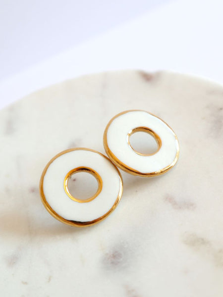 Nina Bosch 南アフリカ陶器 ラウンド ドーナツ ピアス(White)
