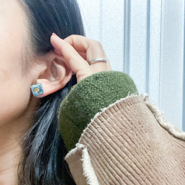 Elke Le Roux ピアス Blue flax point