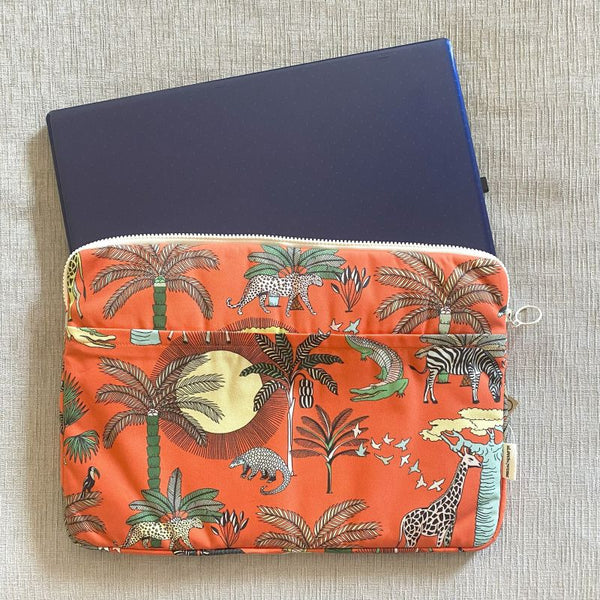 aLoveSupreme 15インチ　　　パソコンケース　アニマルキングダムOrange ポケット付き