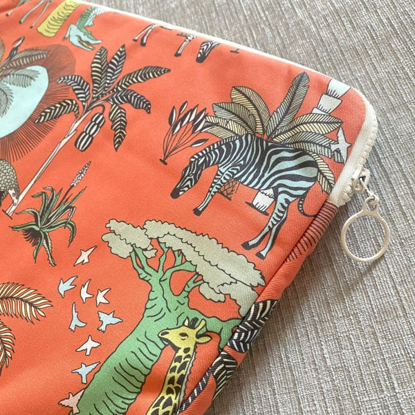 aLoveSupreme 15インチ　　　パソコンケース　アニマルキングダムOrange ポケット付き