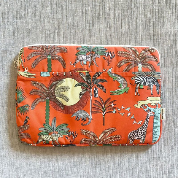 aLoveSupreme 15インチ　　　パソコンケース　アニマルキングダムOrange ポケット付き