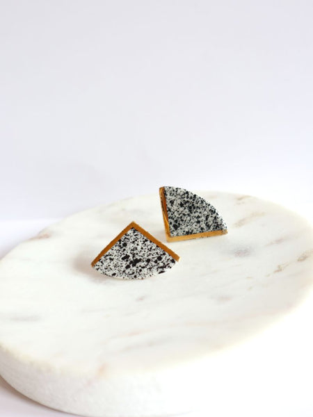 Nina Bosch 南アフリカ陶器 Triangle ピアス(L)(Nguni)