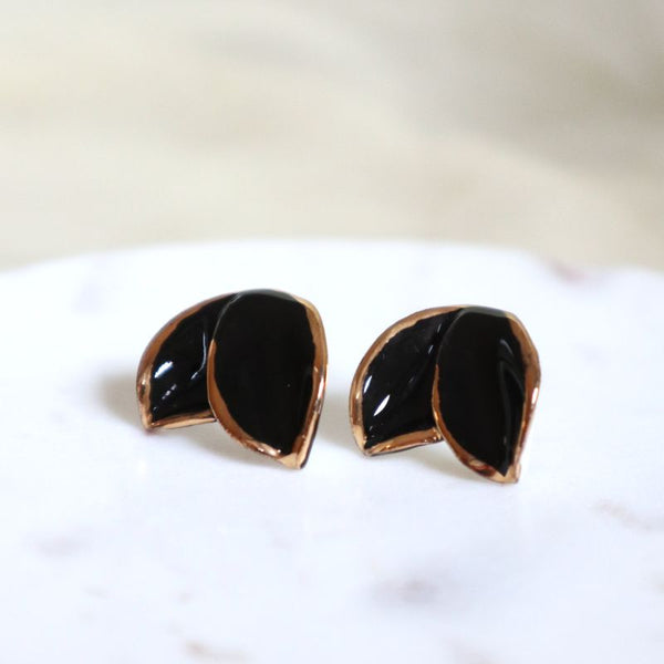 Nina Bosch 南アフリカ陶器 ワイルドオーキッド ピアス S (Black)