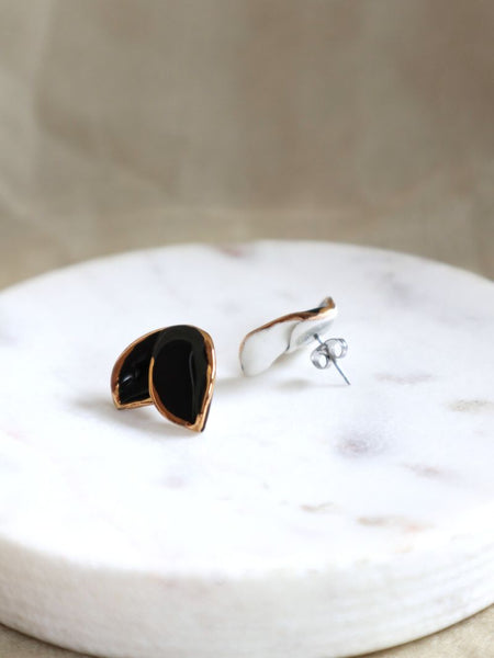 Nina Bosch 南アフリカ陶器 ワイルドオーキッド ピアス S (Black)