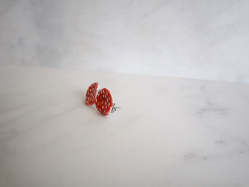 no.4289　レッドコーラル×ヘマタイト║ピアス/イヤリング║ステンレスピアス Nina Bosch 南アフリカ陶器 Petalピアス(Red Gold Dots) – Cradle